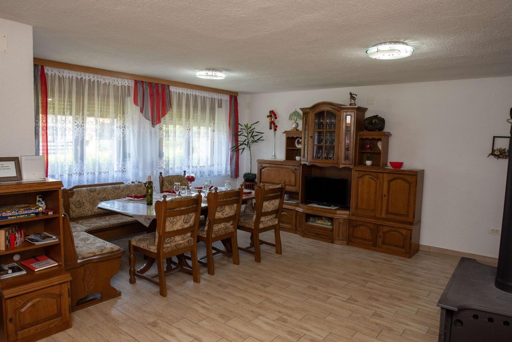 Kuca Za Odmor Boki Villa Gospić Buitenkant foto
